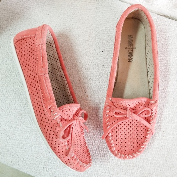 Minnetonka Shoes - Minnetonka coral pink suede perforated moccasins